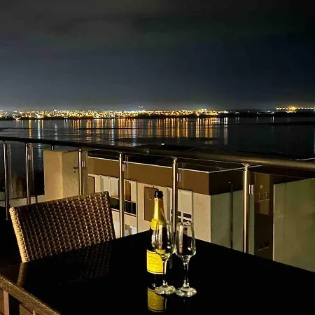 Sea Gem - 200m To Beach, Xl Terrace, And Beautiful Views Apartment Mamaia