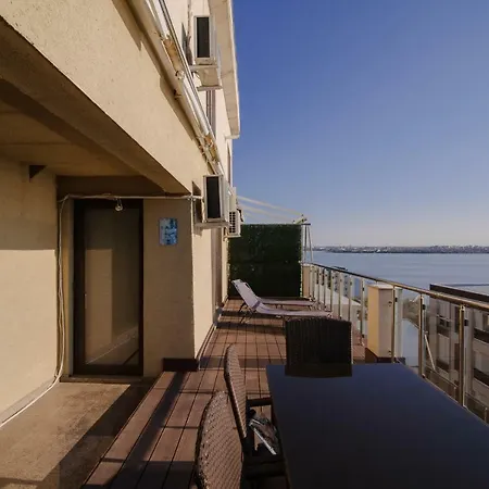 Apartment Sea Gem - 200m To Beach, Xl Terrace, And Beautiful Views Mamaia