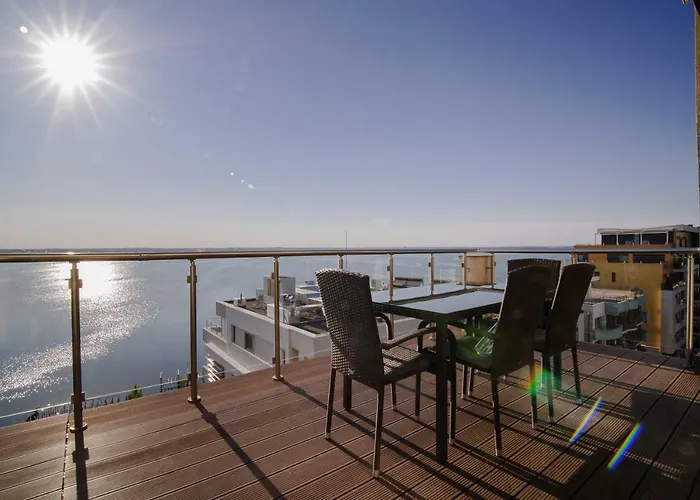 شقة Sea Gem - 200m To Beach, Xl Terrace, And Beautiful Views مامايا