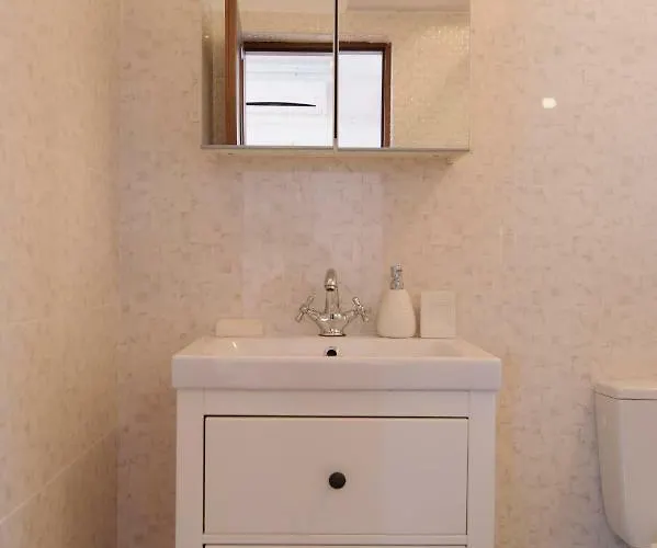 شقة Sea Gem - 200m To Beach, Xl Terrace, And Beautiful Views مامايا